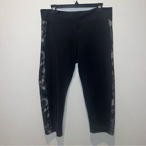 Adidas Leggings Women’s XL Black Climalite High Rise Print Crop Capri Logo EUC